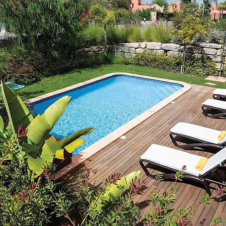 Villa Amendoeira Iii *